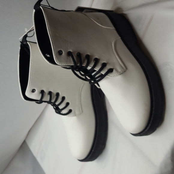 CHARLES ALBERT Platform Lug Combat Louisa Boot Size 8 New - Picture 2 of 12